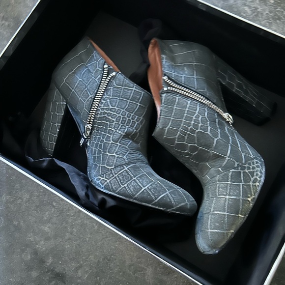 Black booties - Picture 1 of 8